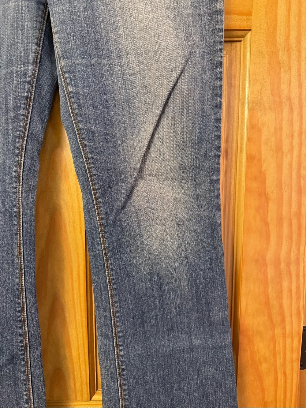 Levi’s 528 Bootcut Jeans Women’s Blue Denim Distressed Fade Stretch size 8 EUC